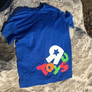 Collectors Item Toys R Us Large Logo short sleeve Tee